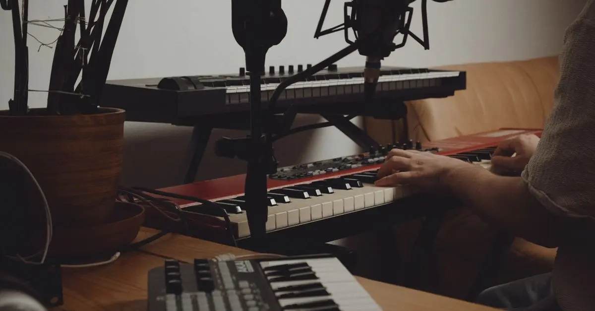 How to Navigate the Music Industry: A Comprehensive Guide
