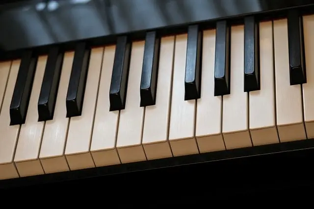 How to Collaborate Effectively with Other Musicians