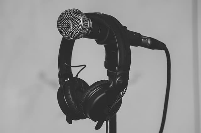 How to Utilise Music Trends to Enhance Your Artistic Identity